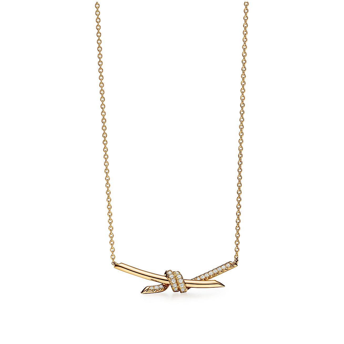 T*f*ny knot pendant in yellow gold with diamonds