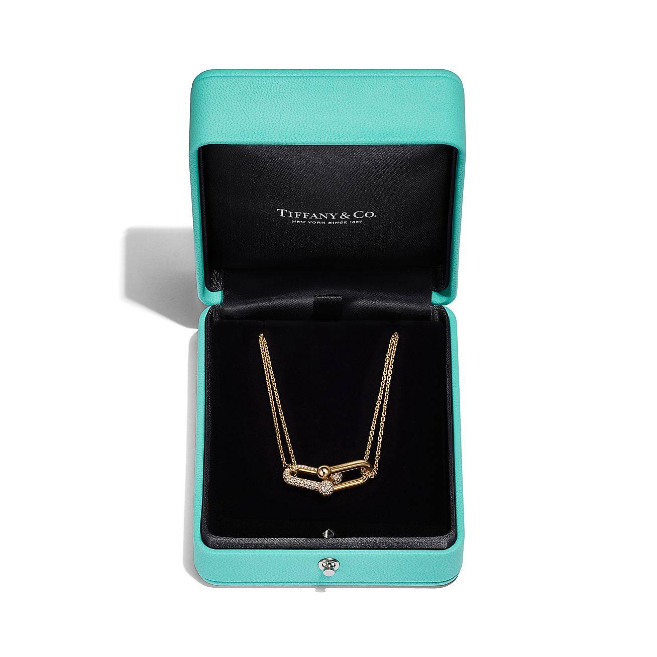 T*f*ny hardwear link pendant in yellow gold with pavÉ diamonds