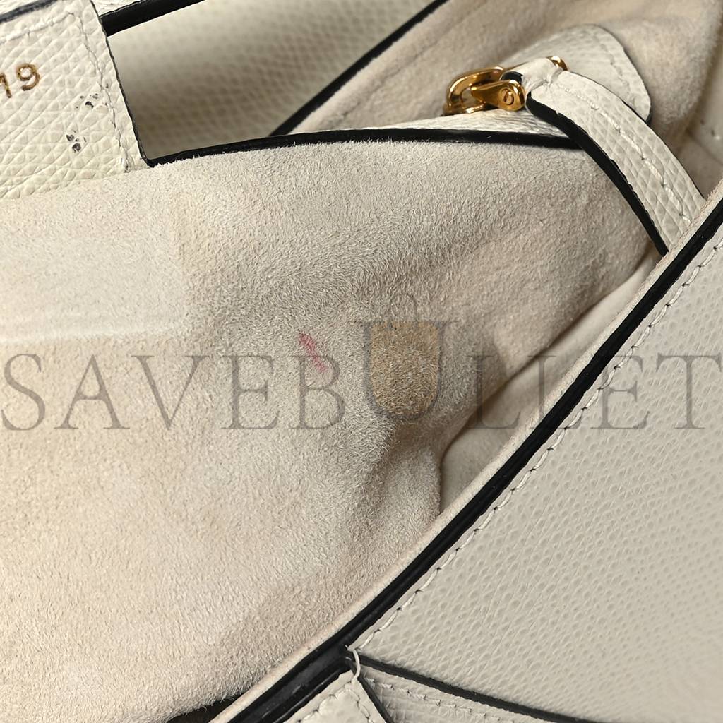 D*or grained calfskin saddle bag white (24*20*7cm)